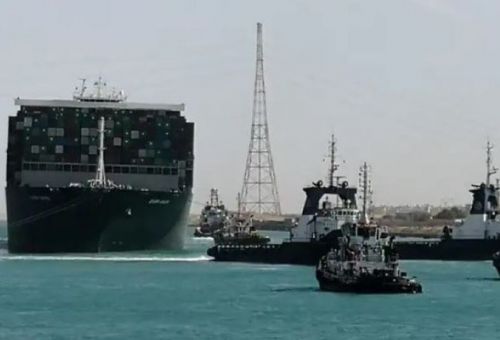 Οι Χούθι αναζωπυρώνουν τις επιθέσεις τους: Χτύπημα σε δύο container vessels και ένα αμερικανικό καταδρομικό