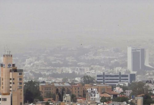 Δεν λέει να υποχωρήσει η σκόνη – Μουντός...